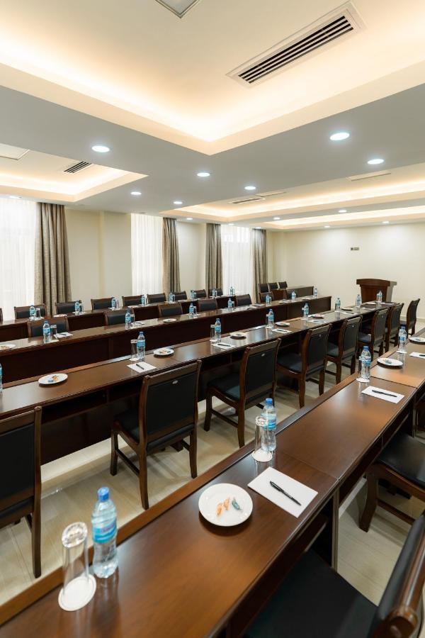 Kibo Palace Hotel Moshi Bagian luar foto