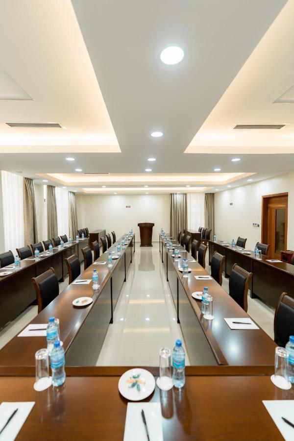 Kibo Palace Hotel Moshi Bagian luar foto