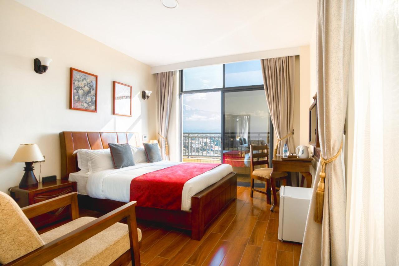 Kibo Palace Hotel Moshi Bagian luar foto