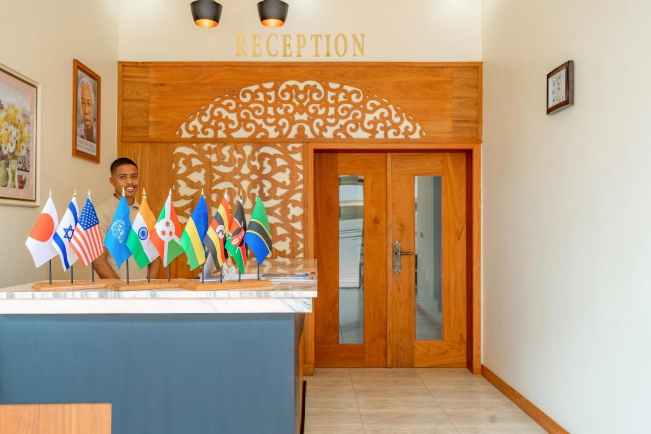Kibo Palace Hotel Moshi Bagian luar foto